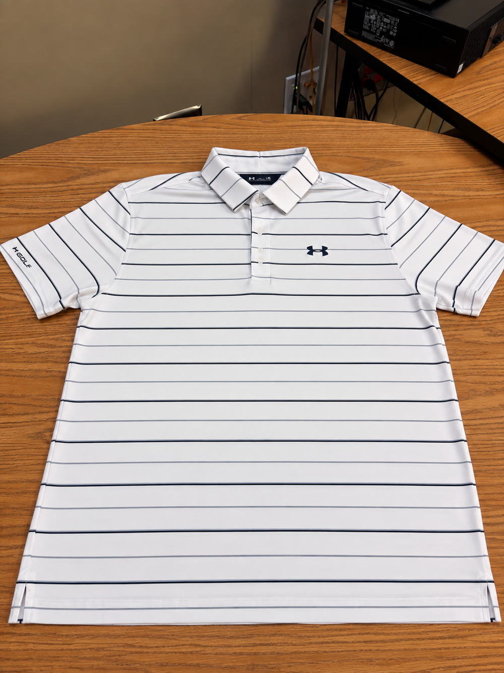 Under Armour Golf Polo Men’s Large White Navy Stripe Short Sleeve Performance